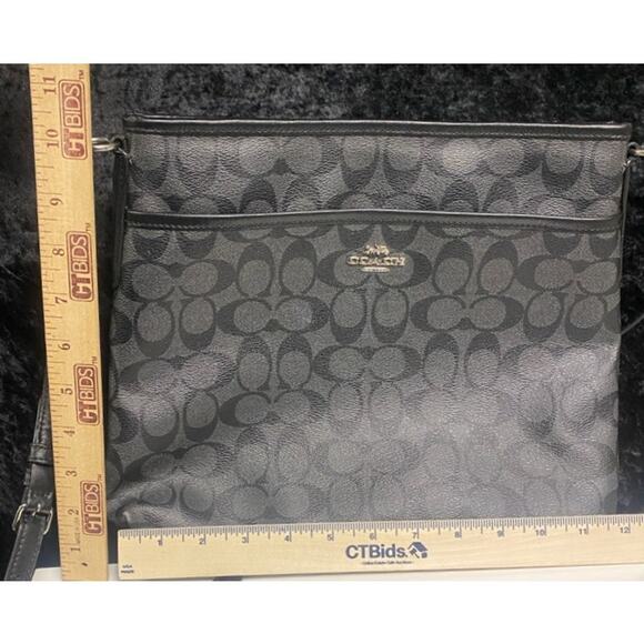 Black Crossbody Coach Purse Pebbled Leather Logo Design - Picture 4 of 5